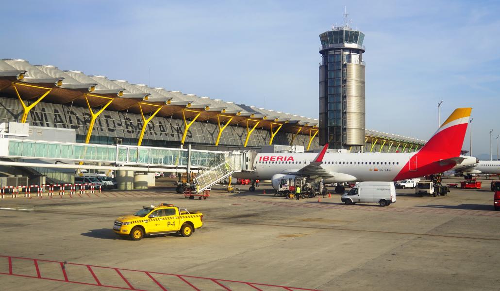 Los auxiliares de servicios dispuestos en el aeropuerto de Madrid Barajas mantendran su puesto de trabajo