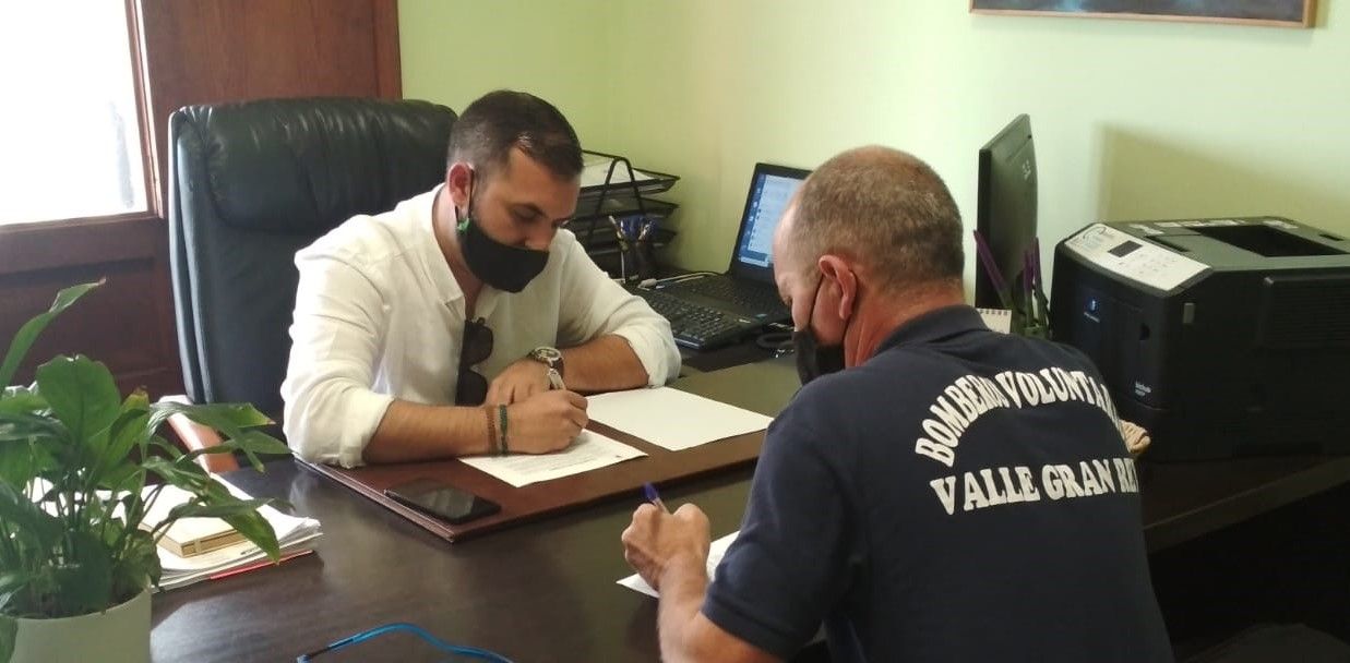 Hermigua firma un convenio con Bomberos Voluntarios de Valle Gran Rey