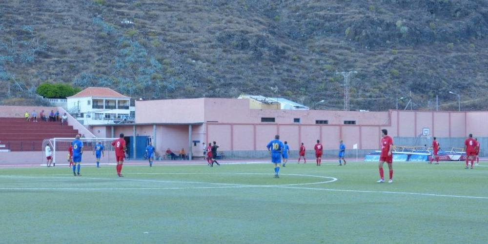 El Cabildo facilita la movilidad a los equipos de fútbol base federados de  La Gomera