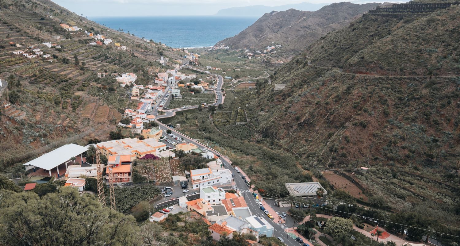Obras Públicas mejorara la eficiencia energética en en la GM-1, a su paso por la travesía de Hermigua