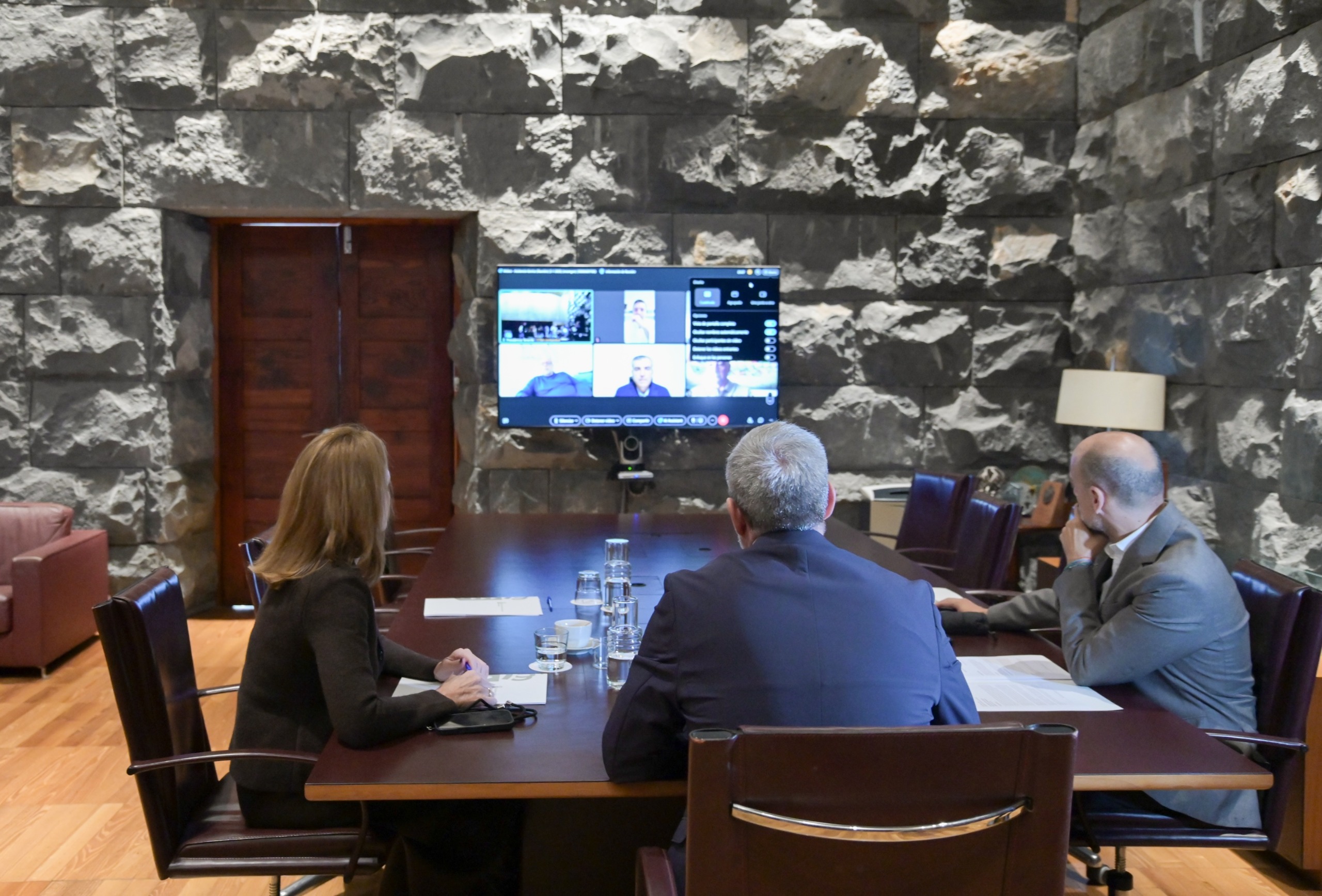 Clavijo garantiza a los canarios de Venezuela que el Gobierno estará a su lado ante cualquier circunstancia